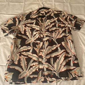 Black Button down shirt. Palms. Levi.